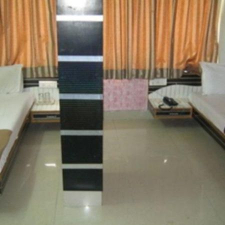 Angan Residency Ξενοδοχείο Αχμπανταμπάντ Εξωτερικό φωτογραφία